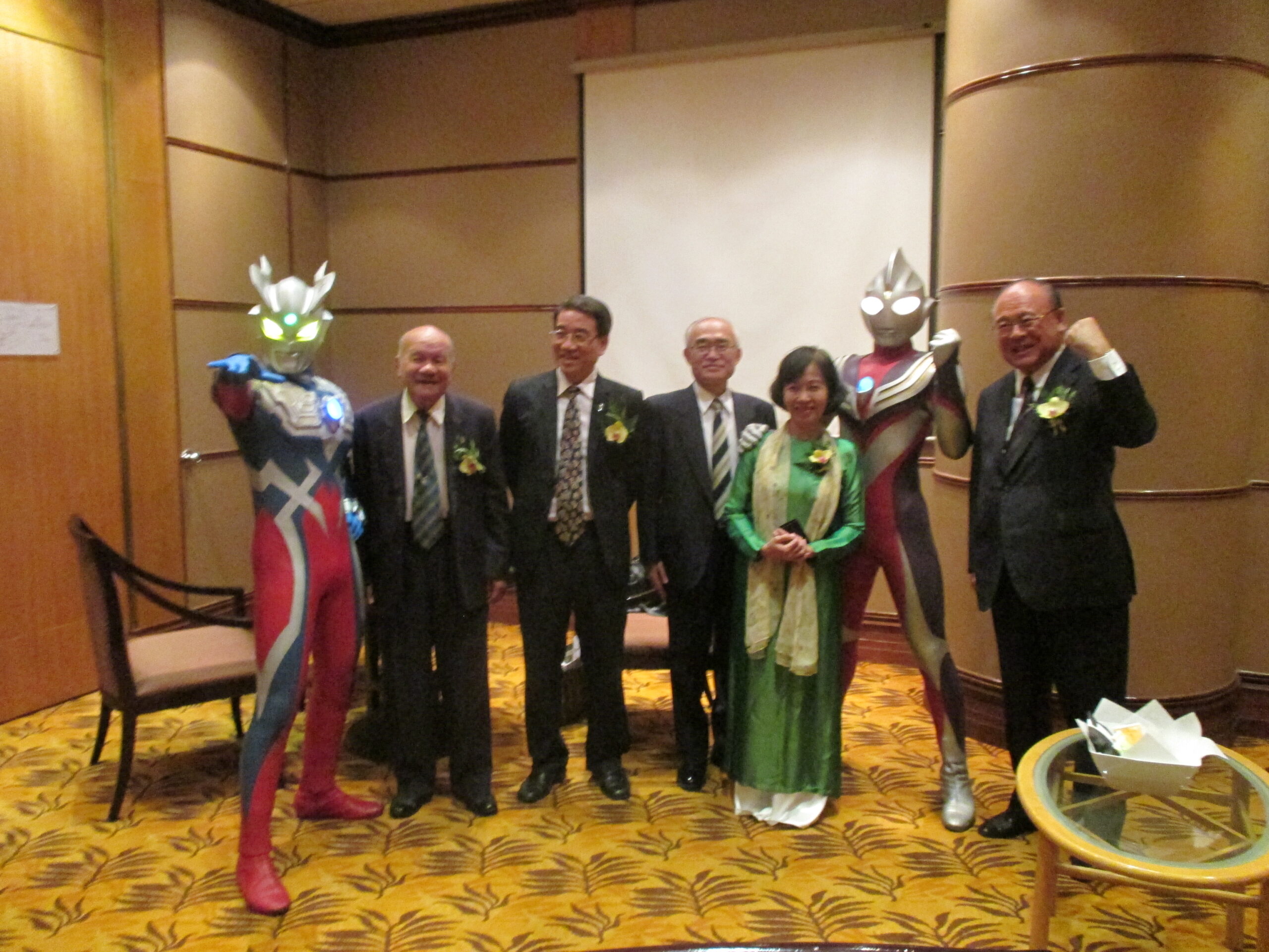 ウルトラマン達も応援に©円谷プロ