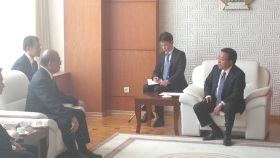 【エルベグドルジ大統領と会談】